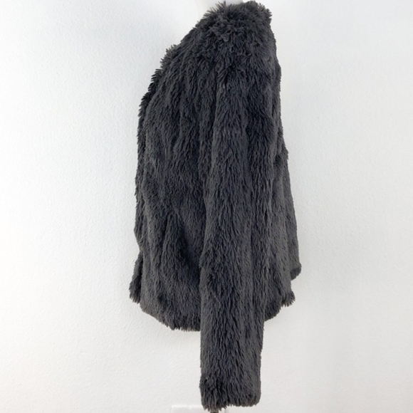 Sanctuary Charcoal Faux Fur Jacket Size Medium EUC PTP 21 Length 23 - Picture 2 of 6